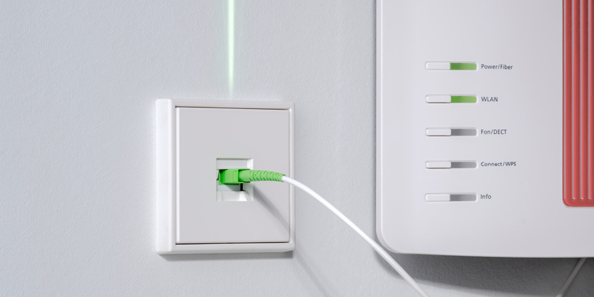 Die neuen Glasfaser-Anschlussdosen bei EBS Schönebeck in Schönebeck